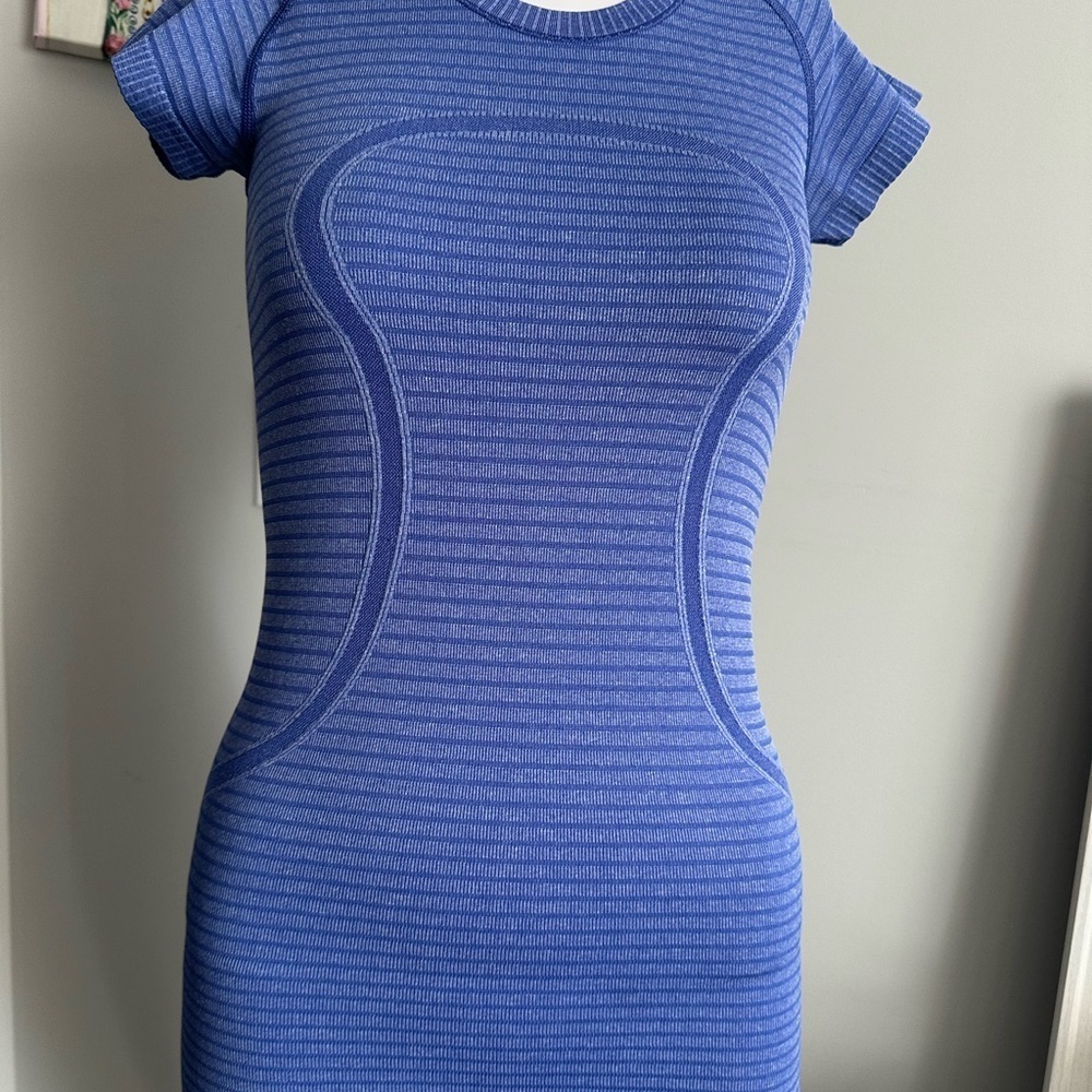 Lululemon Swiftly Blue Striped Women's Top Sz 2 - Picture 3 of 4